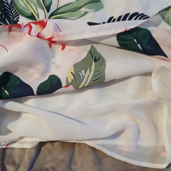 Banana Republic  Women's  White Tropical Floral Flutter Sleeve Top SZ S  GUC - Picture 10 of 11